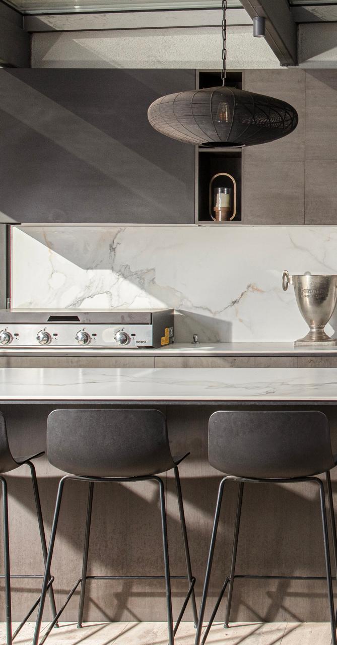 Cocina contemporánea en Chicureo con gavetas profundas
